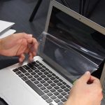How to install macbook pro screen protector